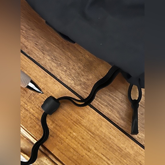 Burton
Women's 
XL
Black
Gortex
Mittens - Picture 8 of 12